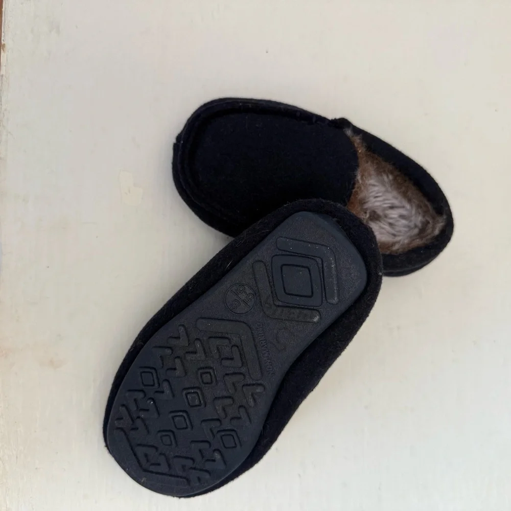Cozy navy Slippers with Faux Fur Lining